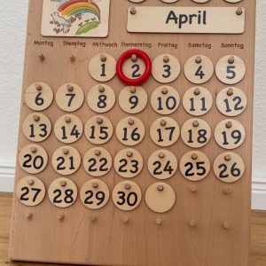 Kalender aus Holz nach Montessori